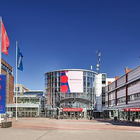 Апартаменты Modern Near Tripla Mall With Gym Access